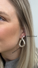 Load image into Gallery viewer, Dressy Loop earrings
